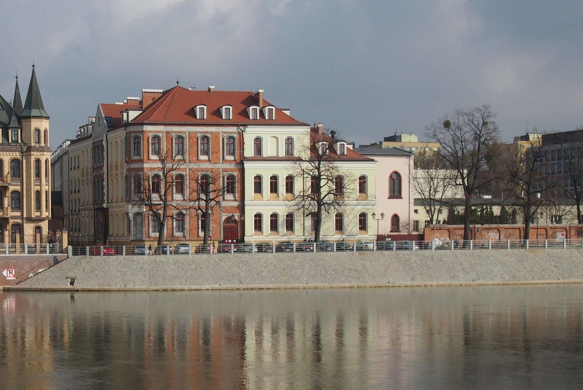 Wenderedu Business Center Panzió Wrocław Kültér fotó